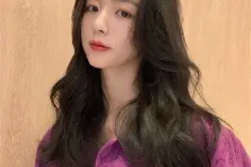 46岁张柏芝三亚度假被拍无滤镜生图：腰间一点肉引发全民审美大辩论