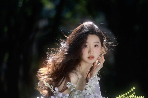 他们是陌生人旅行搭子在路上聊了很多各种奇葩事儿谁能想到两周后小鹿和老张的旅程回到了起点老张发布了三条视频